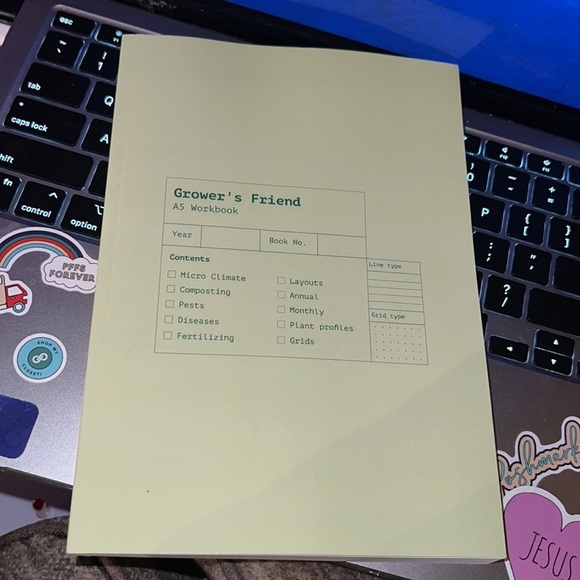 Grower's‎ Friend : A Veggie Gardener's Workbook - Picture 3 of 4